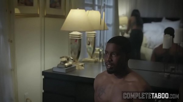 Fetisch-Domina-Teenager lutscht großen schwarzen Schwanz