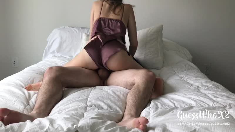 [guesswhox2] une ado Pawg gémissante chevauche une bite de cow-girl jusqu'à l'orgasme et un creampie